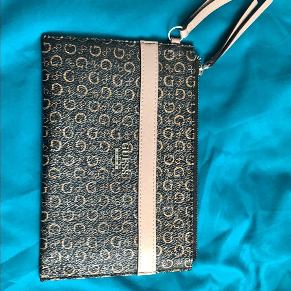 Guess Wristlet